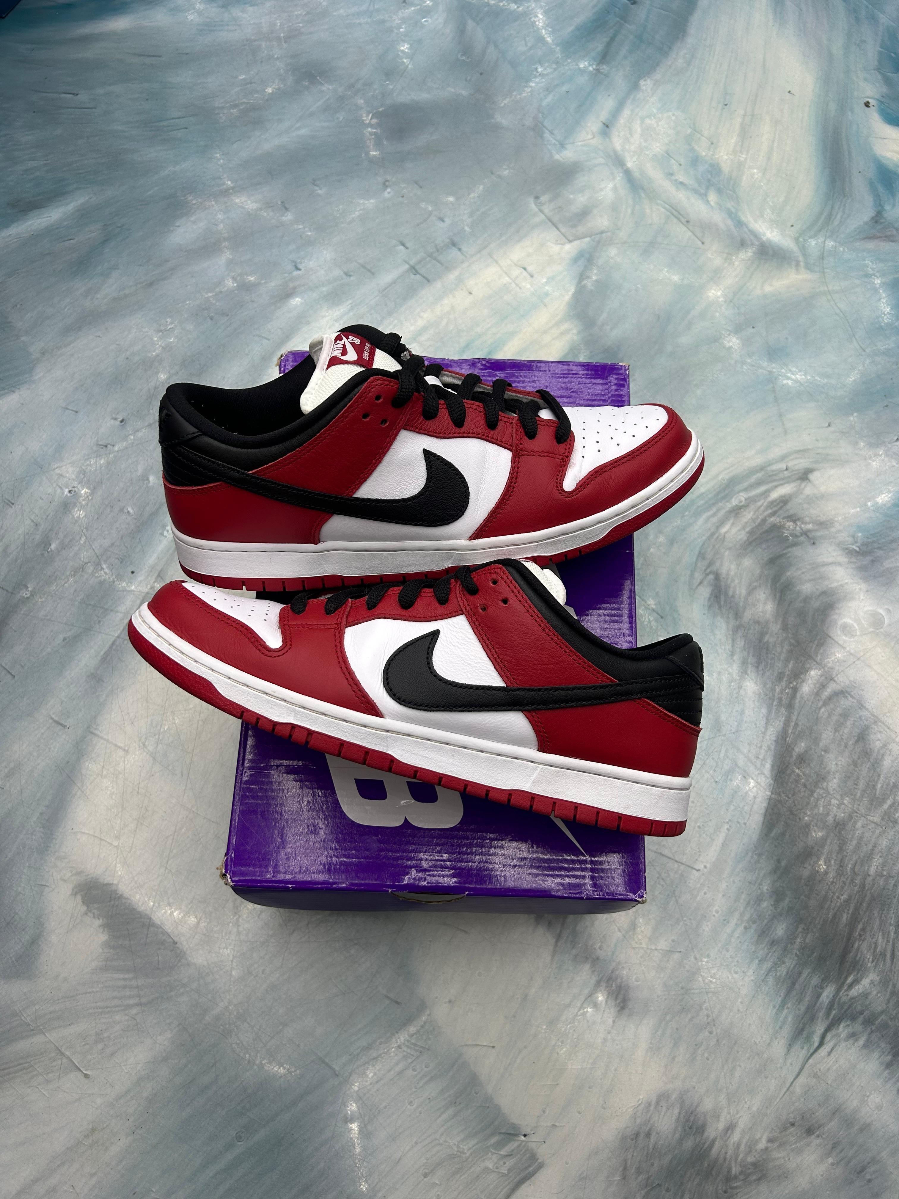 NIKE SB DUNK LOW PRO J-PACK CHICAGO PRE OWNED SIZE 11
