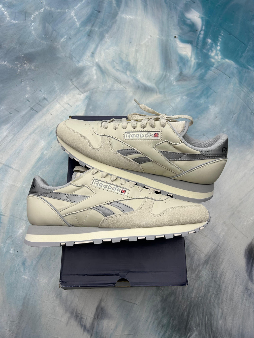 REEBOK CLASSIC LEATHER PRE OWNED SIZE 9.5